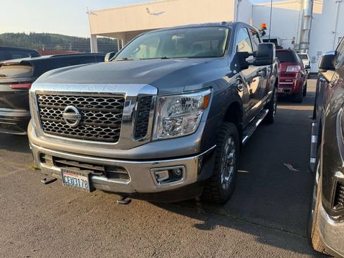 Used 2018 Nissan Titan SV AWD/4WD image 1