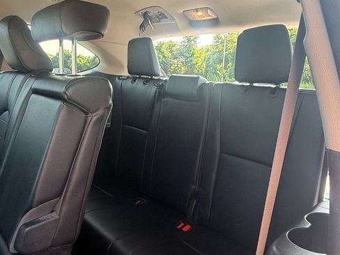Used 2025 Toyota Highlander XLE AWD/4WD image 8