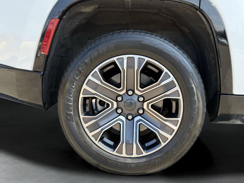 Used 2024 Jeep Wagoneer Series II w/ Flexible Seating Group image 10