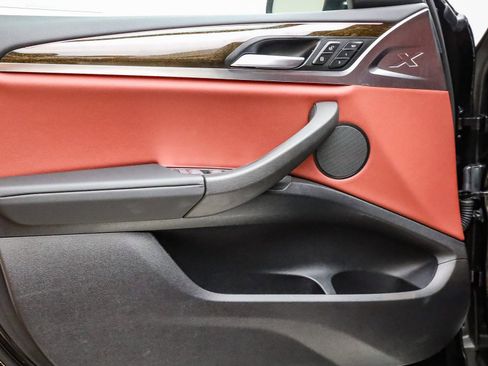 Used 2025 BMW X4 xDrive30i w/ Convenience Package image 21