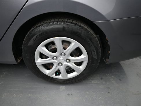 Used 2014 Hyundai Accent GLS image 18