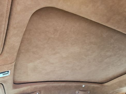 Used 2021 Aston Martin DBX image 31