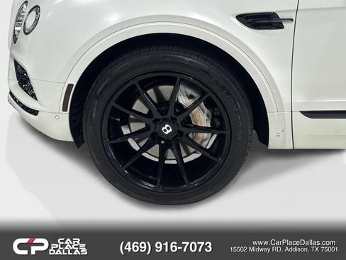 Used 2017 Bentley Bentayga AWD/4WD image 40