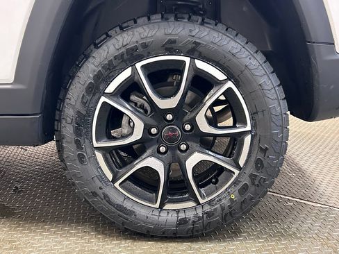 Used 2025 Jeep Compass Trailhawk w/ Trailhawk Elite Group AWD/4WD image 31