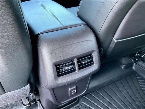 Used 2024 GMC Terrain SLT FWD image 10