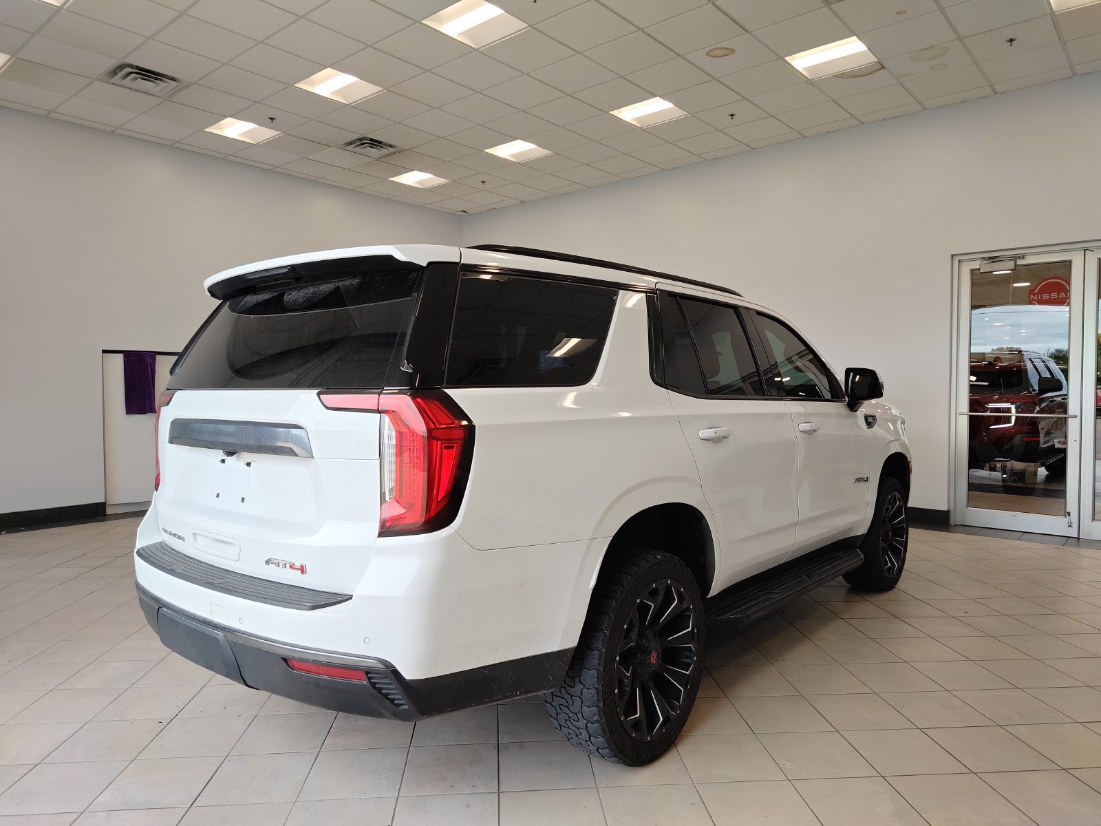 Used 2021 GMC Yukon AT4 w/ Rear Media and Nav Package AWD/4WD image 3