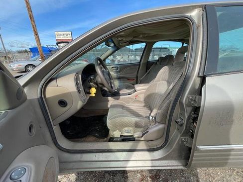 Used 2001 Pontiac Bonneville SE image 21