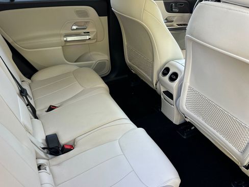 Used 2023 Mercedes-Benz EQB 300 4MATIC image 31