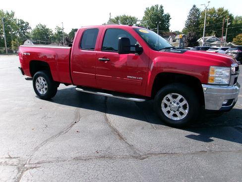 Used 2012 Chevrolet Silverado 2500 LT w/ Interior Plus Package AWD/4WD image 4