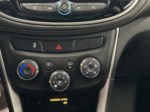 Used 2019 Chevrolet Trax LT w/ LT Convenience Package image 30