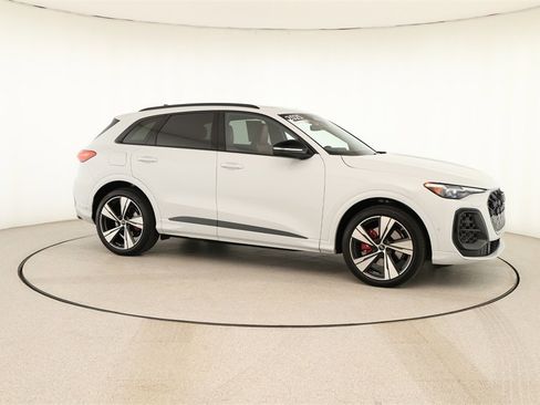 Certified 2025 Audi SQ5 Prestige image 9