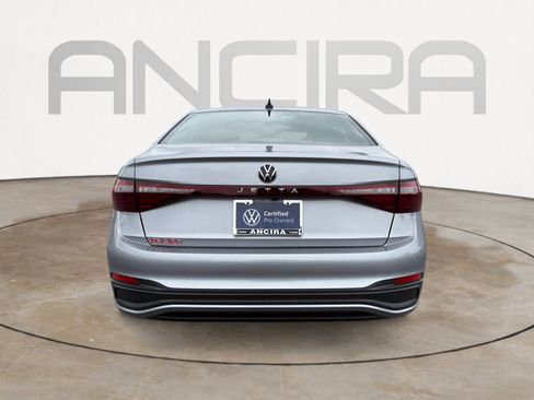 Used 2025 Volkswagen Jetta Sport image 9