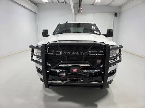 Used 2024 RAM 2500 Tradesman w/ Chrome Appearance Group AWD/4WD image 9