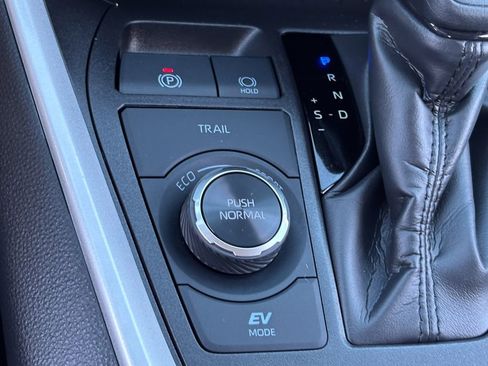 Certified 2025 Toyota RAV4 LE AWD/4WD image 35