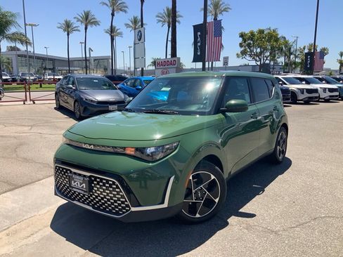 Used 2023 Kia Soul EX FWD image 1