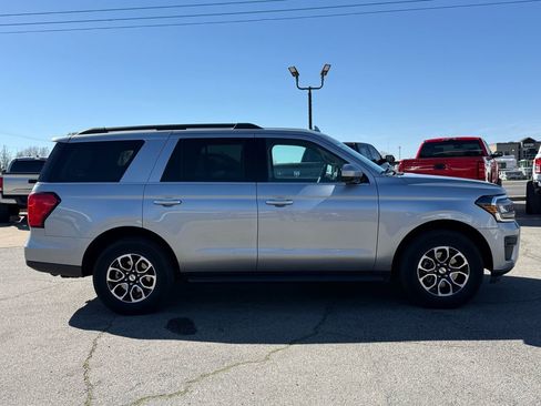 Used 2024 Ford Expedition XLT image 5