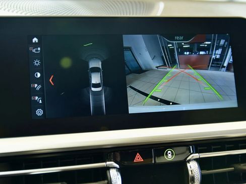 Used 2020 BMW 330i xDrive Sedan w/ Driving Assistance Package image 17