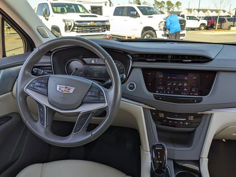 Used 2023 Cadillac XT5 Premium Luxury FWD image 12