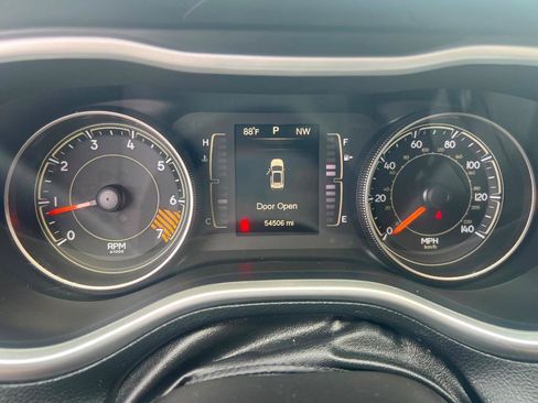 Used 2015 Jeep Cherokee Sport FWD image 18