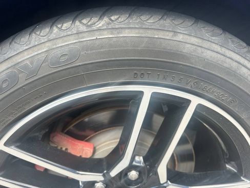 Used 2019 Ford Mustang GT RWD image 3