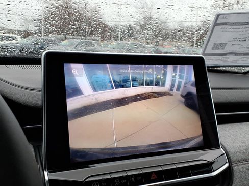 Used 2023 Jeep Compass Latitude image 19