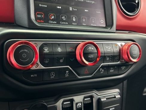 Used 2022 Jeep Gladiator Rubicon w/ Cold Weather Group AWD/4WD image 41