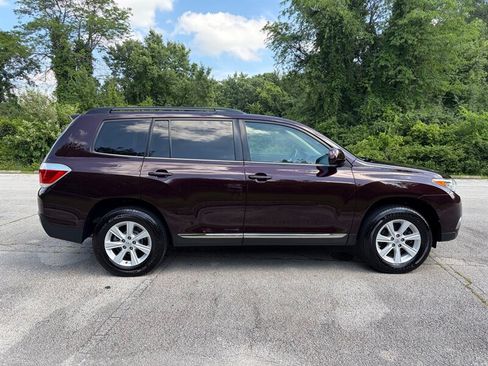 Used 2013 Toyota Highlander Plus AWD/4WD image 7
