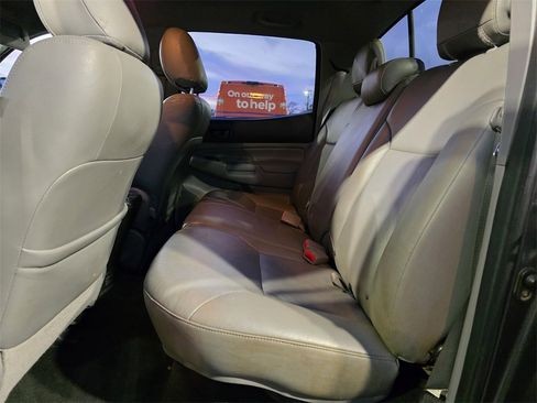 Used 2015 Toyota Tacoma PreRunner w/ SR5 Package image 14