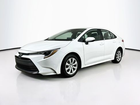 Used 2024 Toyota Corolla LE FWD image 3