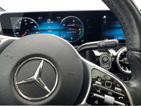 Used 2022 Mercedes-Benz GLA 250 4MATIC w/ Premium Package Lite image 39