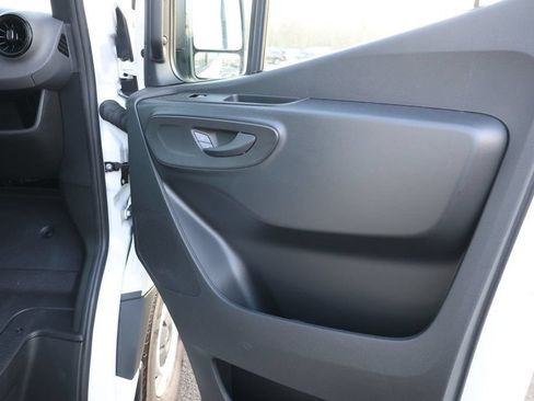 Used 2025 Mercedes-Benz Sprinter 2500 image 29
