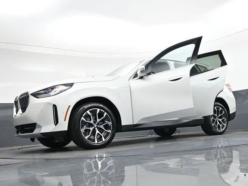 Used 2026 BMW X3 xDrive30 w/ Premium Package image 40