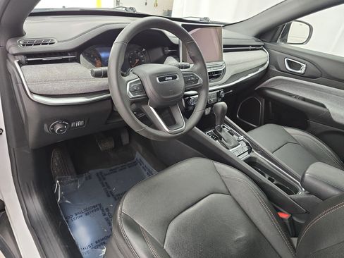 Used 2023 Jeep Compass Latitude image 15