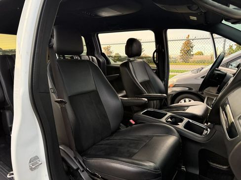 Used 2016 Dodge Grand Caravan SXT FWD image 7