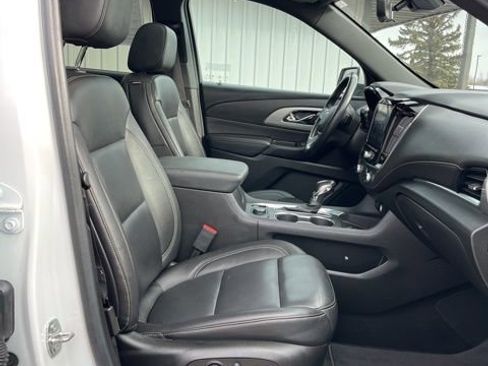 Used 2022 Chevrolet Traverse LT w/ LT Premium Package AWD/4WD image 35