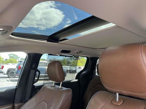 Used 2019 Chrysler Pacifica Limited FWD image 22