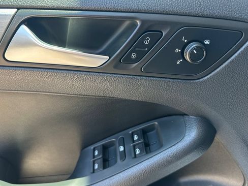 Used 2016 Volkswagen Jetta Sport w/ Lighting Package FWD image 11