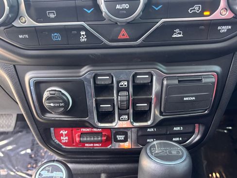 Used 2023 Jeep Wrangler Unlimited Rubicon 4xe AWD/4WD image 30