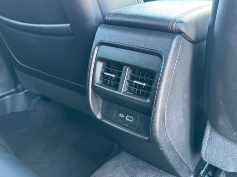 Used 2023 Cadillac XT4 Premium Luxury image 21