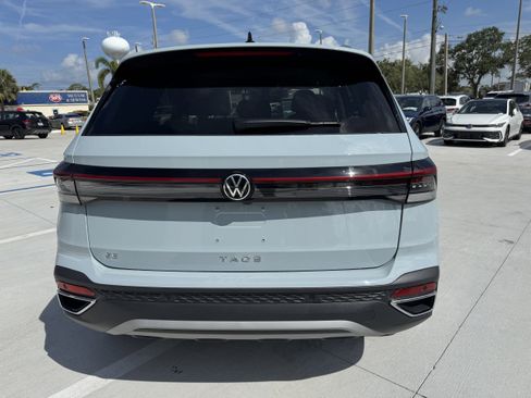 New 2025 Volkswagen Taos SE image 4