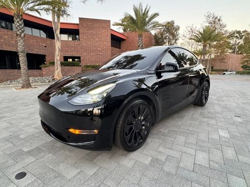 Used 2023 Tesla Model Y Performance AWD/4WD image 8
