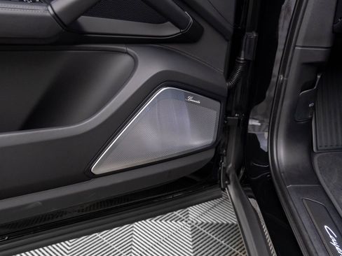 New 2025 Porsche Cayenne Turbo image 15