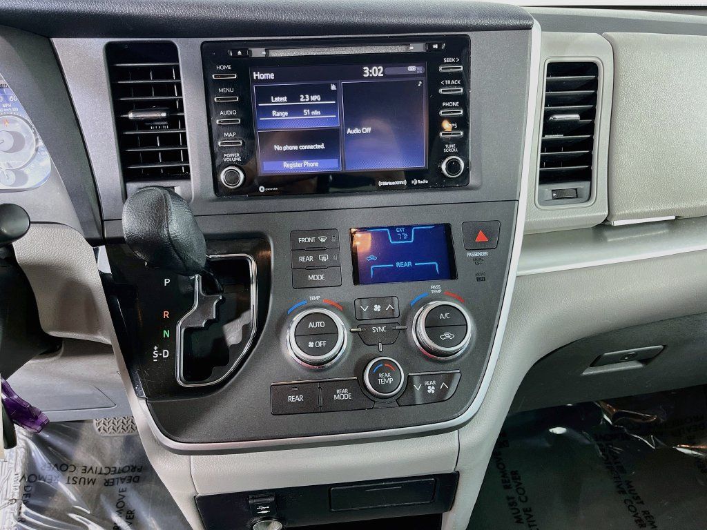 Used 2020 Toyota Sienna LE FWD image 19