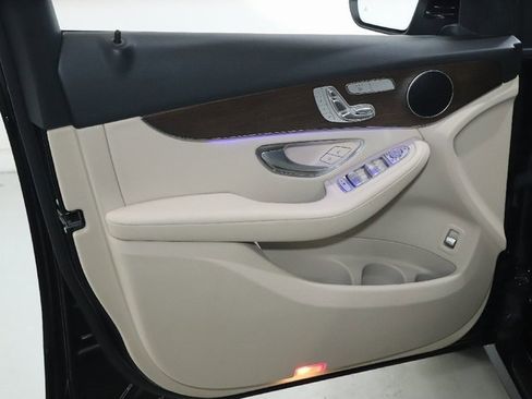 Used 2022 Mercedes-Benz GLC 300 GLC 300 image 32