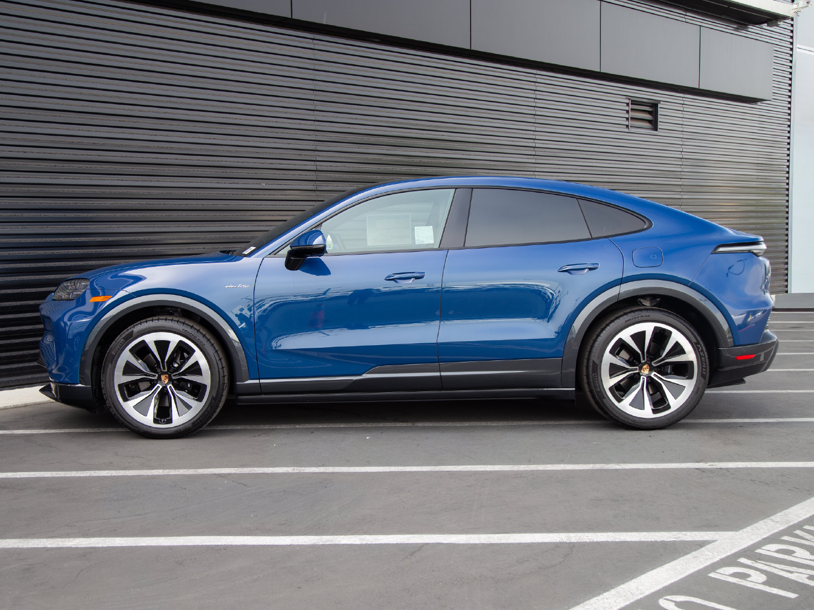 Used 2026 Porsche Cayenne Electric Coupe AWD/4WD image 2
