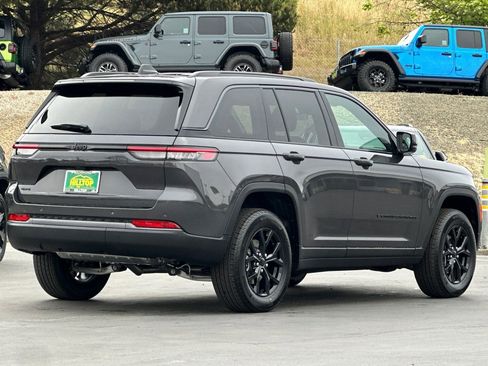 New 2026 Jeep Grand Cherokee 4WD image 4