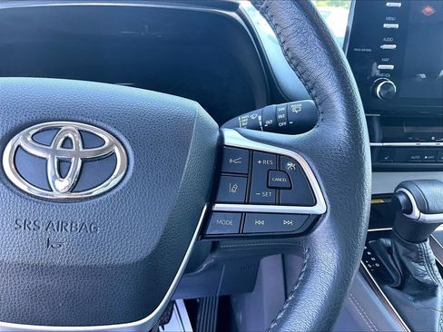 Used 2021 Toyota Sienna XLE w/ XLE Plus Package FWD image 19