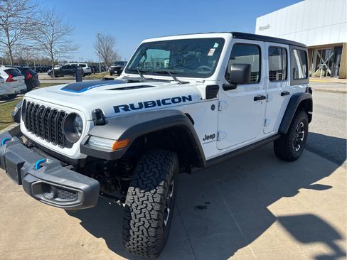 Used 2024 Jeep Wrangler Unlimited Rubicon 4xe w/ Capability Package AWD/4WD image 4