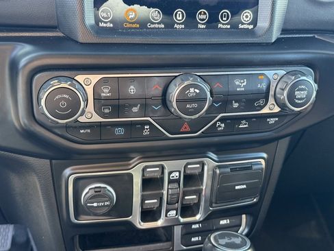 Used 2022 Jeep Wrangler Unlimited Sahara image 24