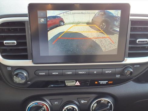 New 2025 Hyundai Venue SE image 9